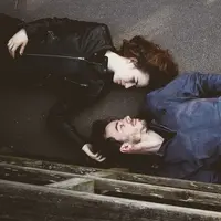 Hadapi dengan elegan kehadiran wanita yang tiba-tiba ingin menggantikan posisimu jadi pacarnya. (Foto: unsplash.com)