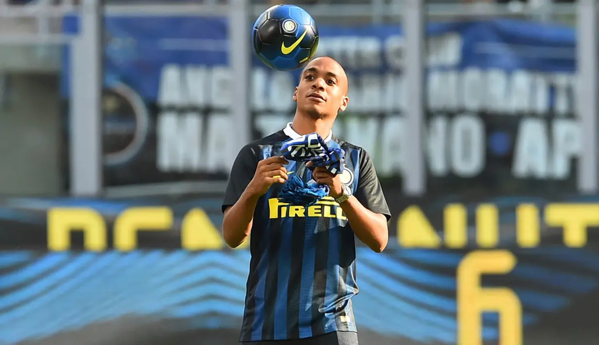 6. Joao Mario, pilar Portugal meraih Piala Eropa 2016 ini menjadi incaran dari Liverpool pada bursa transfer lalu. Namun gelandang Sporting Lisbon ini ternyata malah memilih gabung dengan Inter Milan. (AFP/Giuseppe Cacace)  