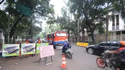 Jalan layang non tol akan dibuat dengan lebar 9 meter dan tinggi 12-20 meter. Sedangkan sisanya, akan menggunakan jalan eksisting, Jakarta, Sabtu (15/2/2015). (Liputan6.com/Herman Zakharia)