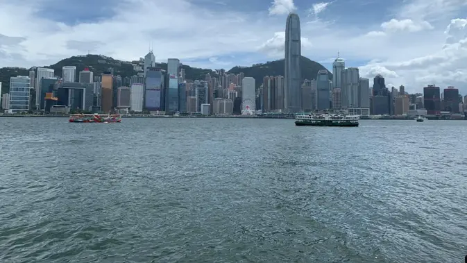 <p>Avenue of Stars dan Clock Tower, kawasan wisata yang bisa dikunjungi di Hong Kong. (Liputan6/Benedikta Miranti)</p>