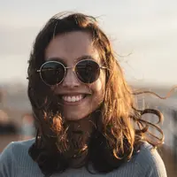 ilustrasi perempuan bahagia/Photo by Bruno Adam on Unsplash