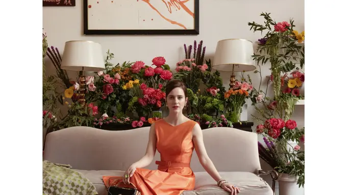 Potret Rachel Brosnahan untuk Kenang Mendiang Kate Spade
