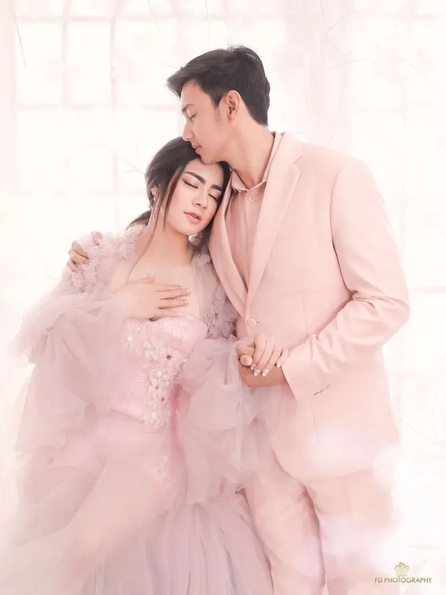 Immanuel Caesar Hito dan Felicya Angelista. (Foto: Fandy Susanto, Instagram @fdphotography90)