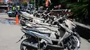 Kepala BNPB, Suharyanto dalam keterangannya Jumat (12/9/2025) mengatakan beberapa jalan dan jembatan serta ratusan kios rusak. (SONNY TUMBELAKA/AFP)