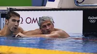 Perenang Amerika Serikat, Ryan Lochte (kanan), bersama Michael Phelps (kiri). (AFP/Martin Bureau)