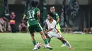 Pemain Garudayaksa FC, Andik Vermansah berusaha menggiring bola melewati pemain PSS Sleman dalam laga final Pegadaian Championship 2025/2026 di Stadion Maguwoharjo, Sleman, Yogyakarta, Sabtu (09/05/2026). (Bola.com/Abdul Aziz)