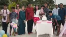 Seakan ingin berbagi kebahagiaan dengan para penggemarnya, pasangan ini pun membagikan beberapa foto perayaan ulang tahun anak semata wayangnya. (Foto: instagram.com/riodewanto)