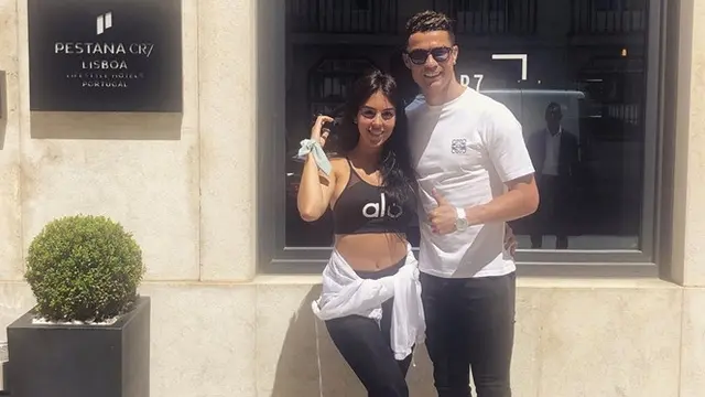 7 Potret Mesra Cristiano Ronaldo dan Pacar, Miliki Rencana Menikah