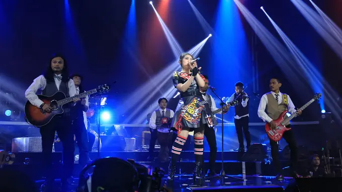 [Bintang] Via Valen di Slank in Love