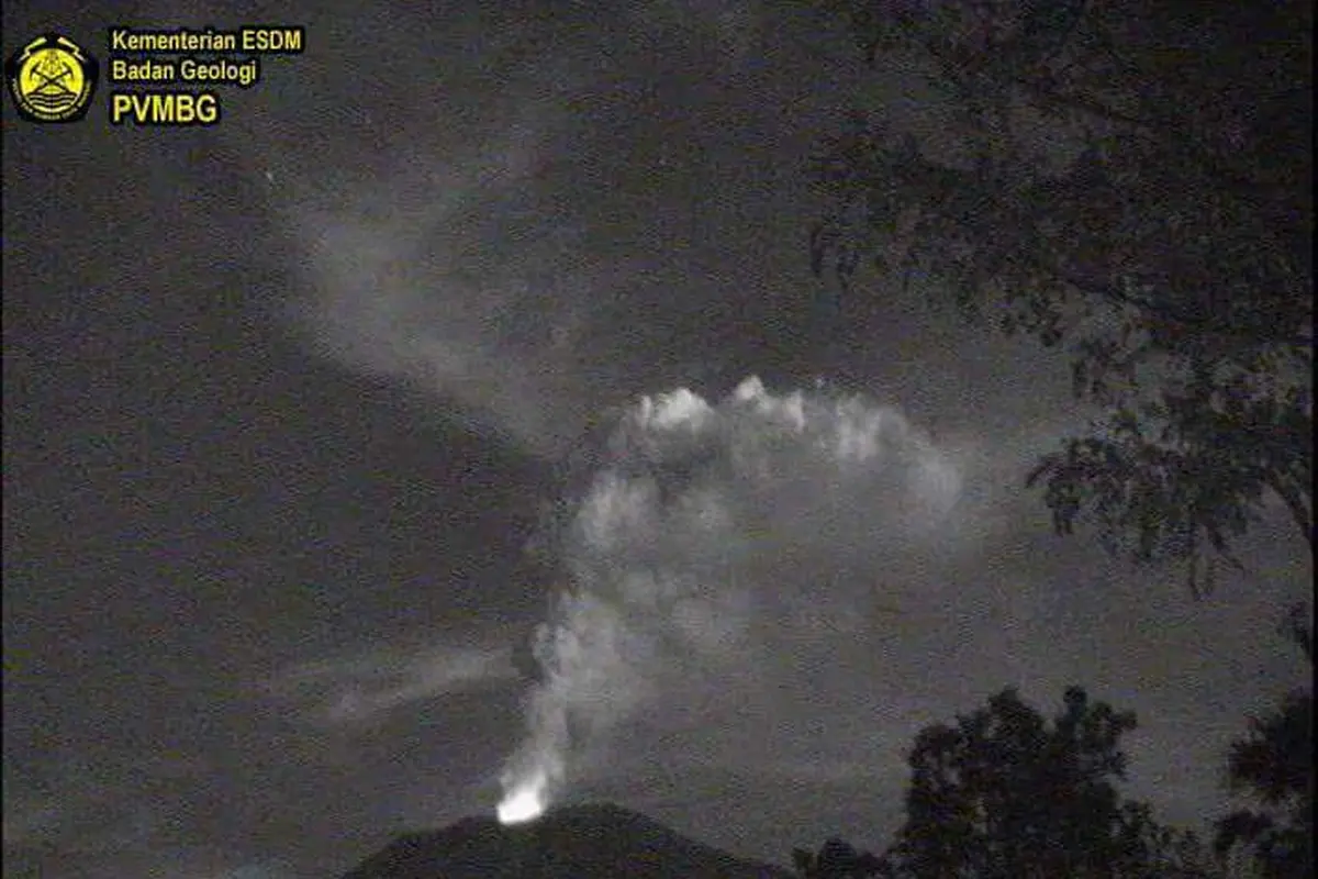 gunung agung meletus