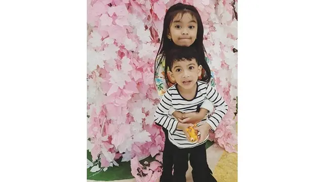 6 Momen Kompak Jan Ethes Bareng Saafia Sepupu Dekatnya, Sibling Goals