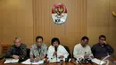 Menteri Lingkungan Hidup dan Kehutanan Siti Nurbaya (tengah) menjalin kerja sama dengan KPK untuk mencegah korupsi di sektor Kehutanan, Jakarta, Jumat (7/11/2014) (Liputan6.com/Miftahul Hayat)
