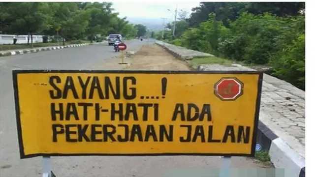 6 Tulisan Imbauan Hati-Hati Ini Bikin Senyum Tipis