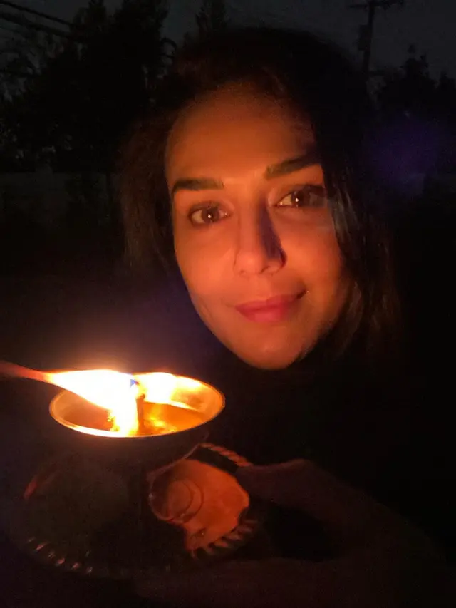 Potret 6 Artis Tunjukan Solidaritas Perangi Corona, Nyalakan Lilin di Malam Hari