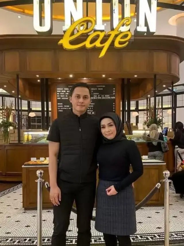 Potret Muzdalifah yang Awet Muda dan Tampak Langsing di Usia 46 Tahun. (Instagram/@muzdalifah999)