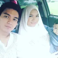 Sebagaimana perceraian pada umumnya yang membahas harta bersama, pada perceraian Aldi Taher dan Georgia tak demikian. Mereka memutuskan untuk memberikan harta selama pernikahan kepada anak. (Foto: instagram.com/alditaher.official)