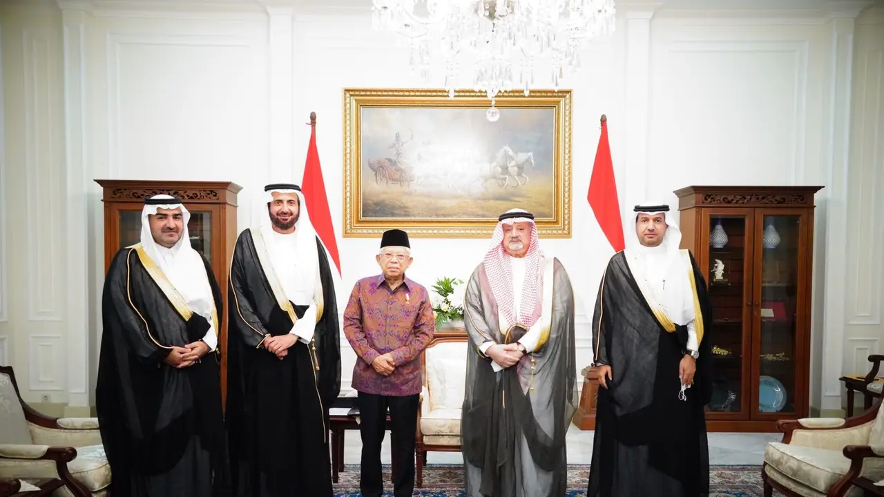 Wakil Presiden Ma'ruf Amin menerima kunjungan Menteri Urusan Haji dan Umrah Arab Saudi Tawfiq Fawzan Muhammed Alrabiah
