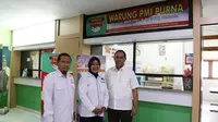 (Kiri - Kanan) Kepala BP3TKI Jakarta, Mucharon Ashadi, PMI Purna Berusaham Nurchaeti, dan Direktur Pemberdayaan BNP2TKI A Gatot Hermawan.