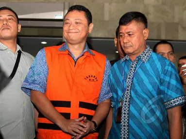 Direktur PT Bursa Berjangka Jakarta (BBJ) Muhammad Bihar Sakti Wibowo saat keluar dari Gedung KPK, Jakarta, Jumat, (24/4/2015). KPK menahan Sherman karena terlibat kasus kasus ke Badan Pengawas Perdagangan Berjangka Komoditi. (Liputan6.com/Helmi Afandi)