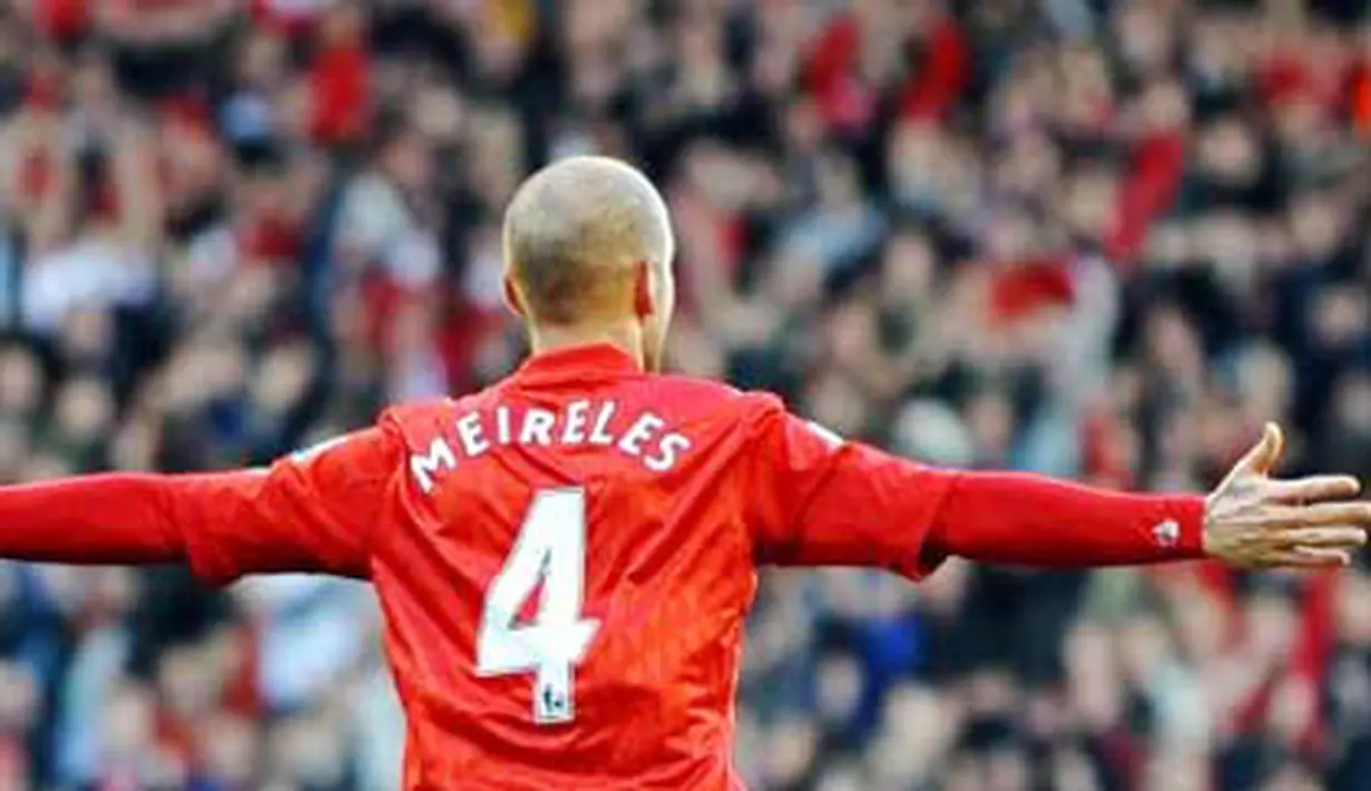 Selebrasi gol gelandang Liverpool Raul Meireles ke gawang Wigan Athletic dalam lanjutan EPL yang berlangsung di Anfield Stadium, 12 Februari 2011. AFP PHOTO / PAUL ELLIS