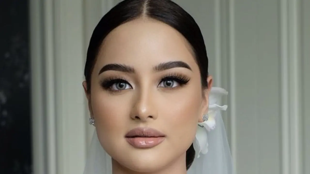Potret Makeup Glamor Amanda Khairunnisa di hari pernikahan