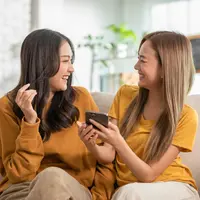 ilustrasi sahabat perempuan/220 Selfmade studio/Shutterstock