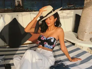 Selain prestasinya yang mampu mengukir nama harum Indonesia di kancah Internasional, gaya fashion Aurra Kharishma juga turut menjadi sorotan. Ia dikenal memiliki selera fashion yang tinggi. (Liputan6.com/IG/aurrakharishma)