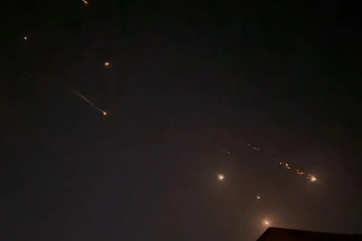 Ketika Rudal dan Drone Iran Beterbangan Menuju Israel