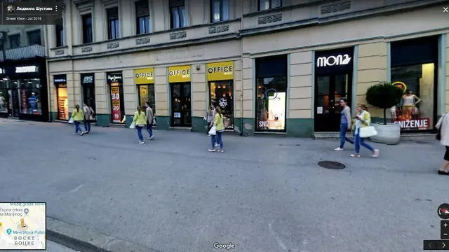Momen Aneh di Google View Street