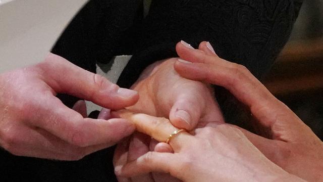 Cincin pernikahan Pangeran Harry dan Meghan Markle. (Jonathan Brady / POOL / AFP)