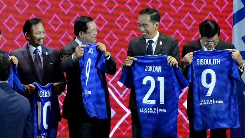 Para Pemimpin ASEAN Diberi Jersey oleh FIFA