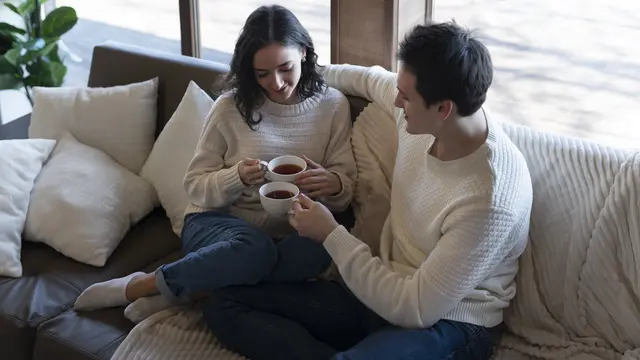 Cara Menjaga Hubungan dengan Pasangan Seumuran agar Tetap Harmonis - 1