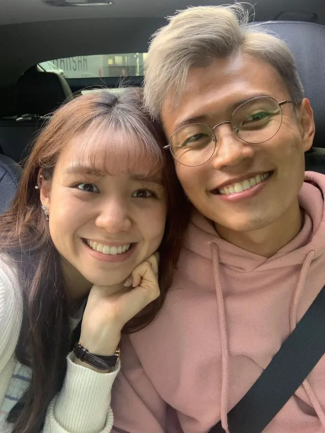 Resmi Pamerkan Hubungan Asmara, Ini 7 Potret Jang Hansol dan Kekasih