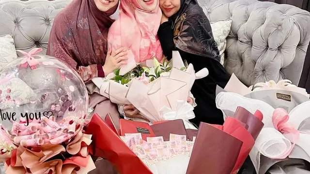 Genap 29 Tahun, Ini 6 Potret Kejutan Ulang Tahun Dokter Shindy Putri Kakak Ria Ricis