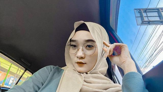 Disebut Mirip Livy Renata, Ini 6 Gaya Difarina Difarina Indra Saat Pakai Hijab