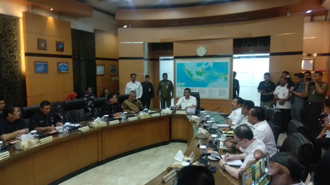 Menko Polhukam Wiranto menggelar rapat koordinasi dengan penyelenggara pemilu untuk persiapan kampanye terbuka