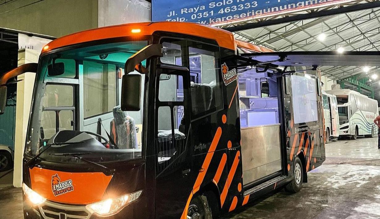 Gunung Mas Food Bus milik Emados Shawarma. (Source: Instagram/@karoserigunungmas)
