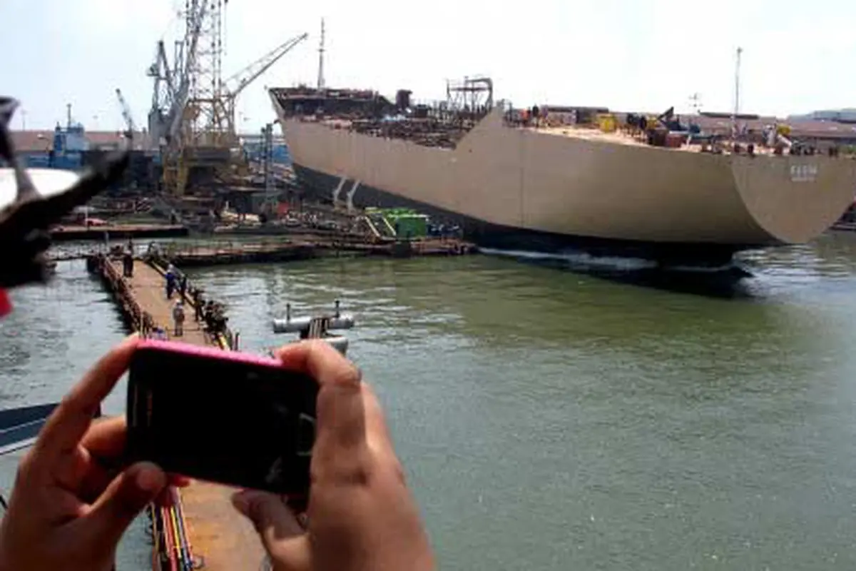 120425cfoto_kapal-pertamina.jpg