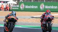 Duel Pedro Acosta dan Marc Marquez pada Sprint Race MotoGP Thailand 2026 di Sirkuit Buriram,hari Sabtu (28/02/2026). (Lillian SUWANRUMPHA / AFP)