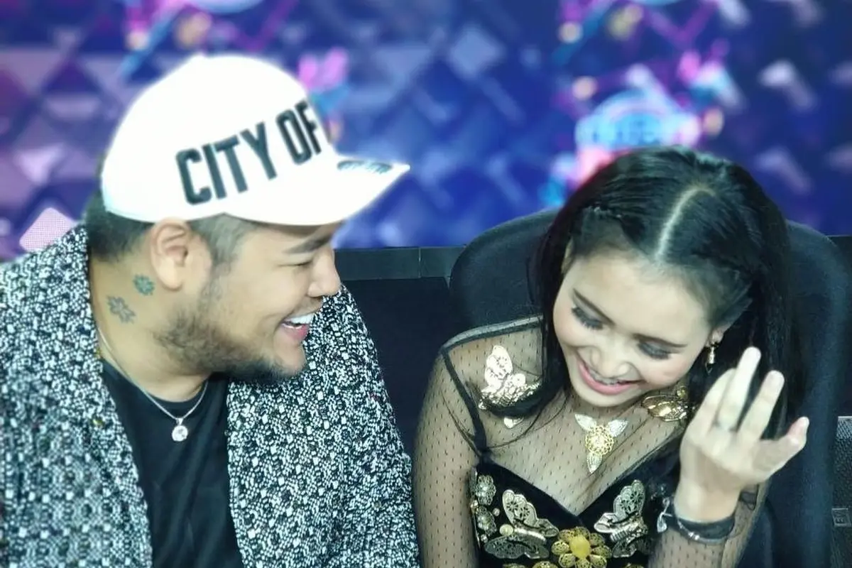 [Bintang] 8 Potret Kekompakan Ayu Ting Ting dan Ivan Gunawan