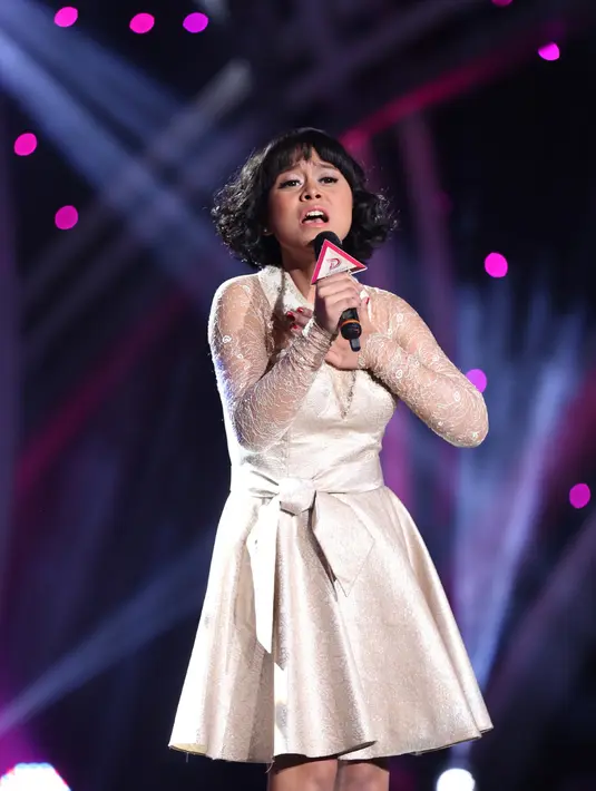 Kometator asal Singapura, Roslina memberi pendapat bahwa Lesti tidak ada tandingannya. Banjirnya pujian juga datang dari Hetty Koes Endang yang mengaku puas dengan penampilan Lesti semalam. (Andy Masela/Bintang.com)