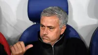 Pelatih Jose Mourinho menyebut laga melawan Liverpool tak akan menentukan musim Manchester United (MU). (Kirill KUDRYAVTSEV / AFP)