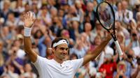 Ekspresi kegembiraan Roger Federer setelah mengalahkan Tomas Berdych pada semifinal Wimbledon 2017, Jumat (14/7/2017). (AP Photo/Alastair Grant)