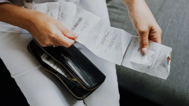 Ciri Orang yang Simpan Struk Belanja Bertahun-tahun Menurut Psikologi