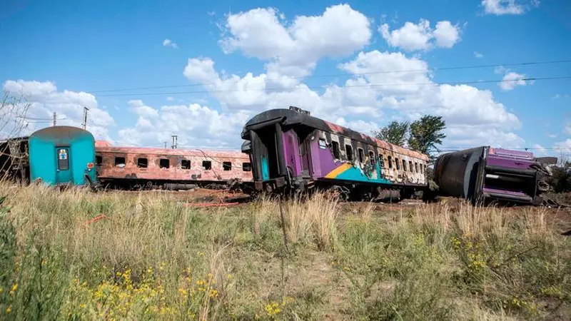 Kereta Tabrak Truk & Bus di Afrika Selatan, 14 Orang Tewas (AFP)