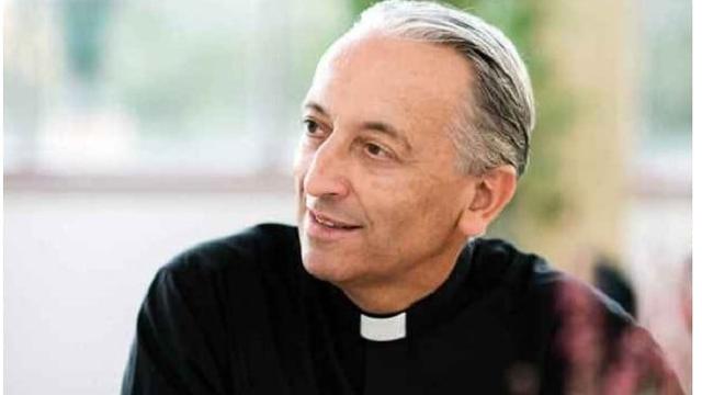 Pastor Fernando Cuevas menjodohkan 270 pasangan.