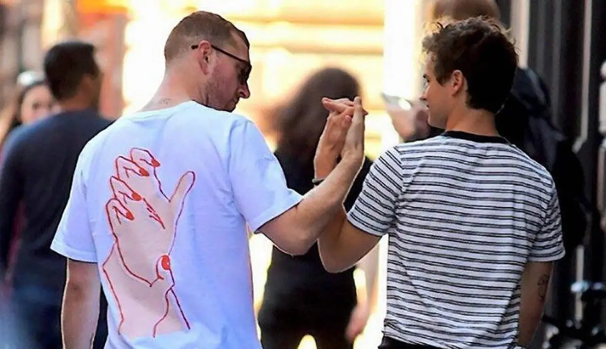 Kendati demikian saat bersama, mereka selalu terlihat mesra dan saling jatuh cinta. (femestella)