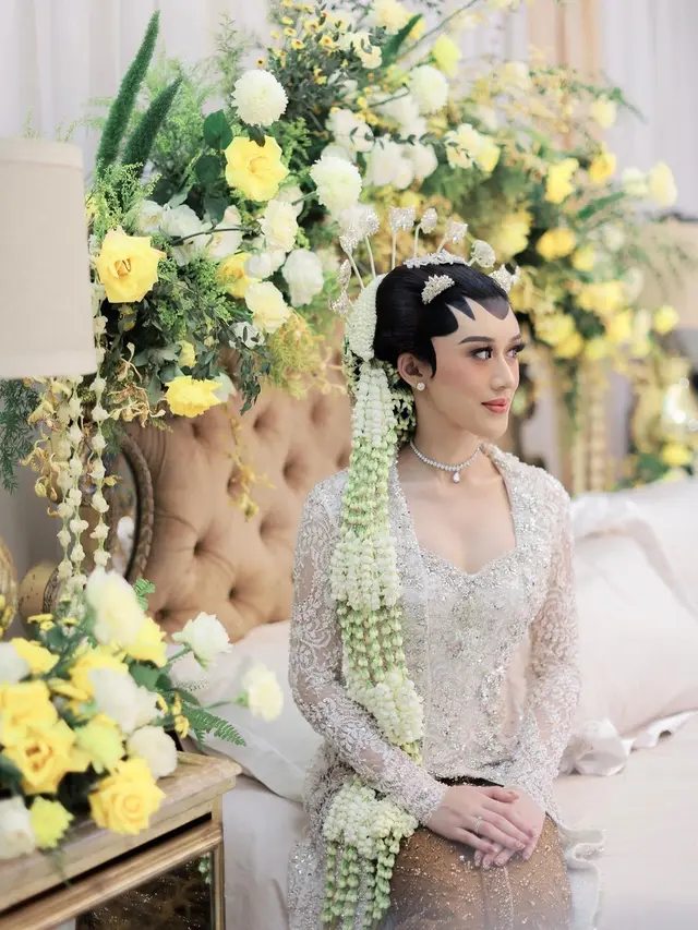 8 Inspirasi Kebaya Mewah Kusuma Puteri, Cucu dari Mooryati Soedibyo yang Berprofesi sebagai Dokter Kecantikan