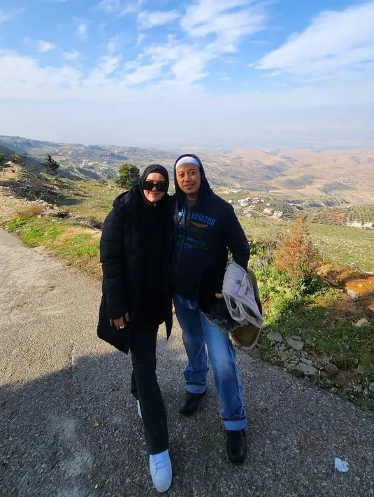 Dalam unggahan tanggal 26 Mei, Bebi mengaku telah menyelesaikan kemelut rumah tangganya. "Alhamdulillah saat ini kami sudah menyelesaikan apa-apa yang menjadi kekurangan di diri kami  berdua," tulisnya. [Instagram/bebi.silvana]