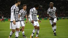 Pemain Juventus merayakan gol ke gawang Genoa dalam lanjutan Serie A Italia di Stadion Juventus, Turin, Kamis (4/2/2016) dini hari WIB. (AFP/Marco Bertorello)